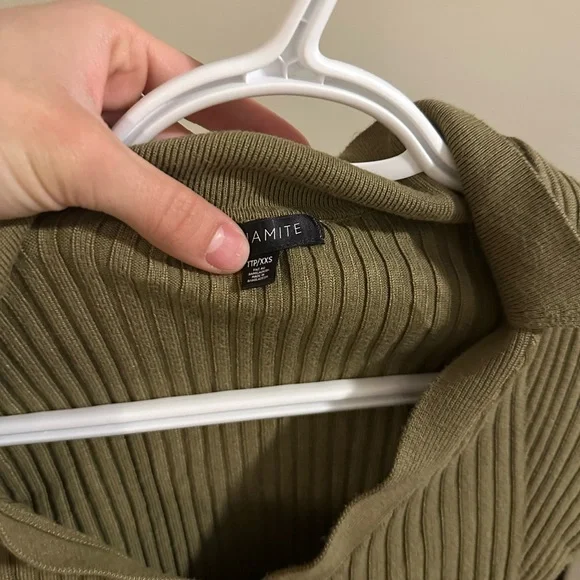 Dynamite Olive Ribbed Collared V-Neck Sweater - Picture 2 of 2